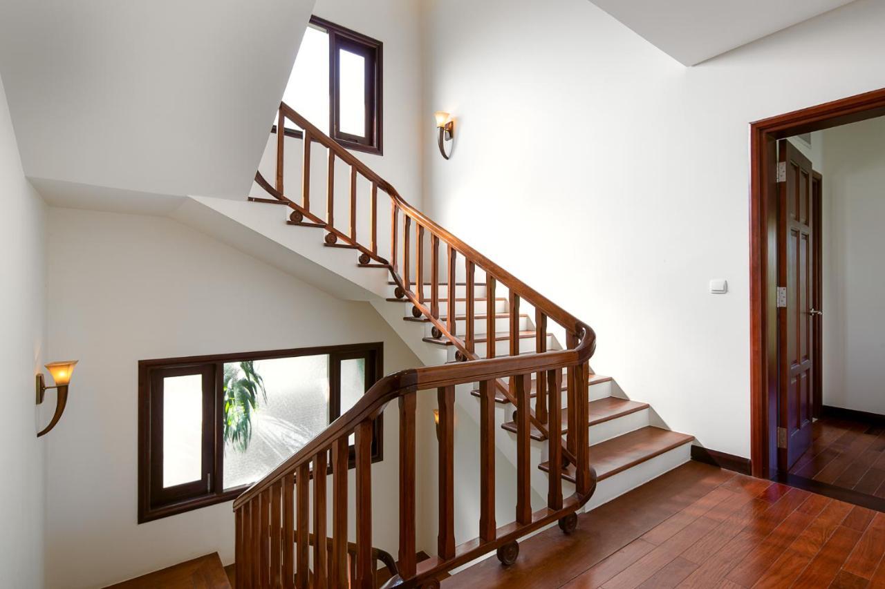 Outstanding In Beach Villa Da Nang