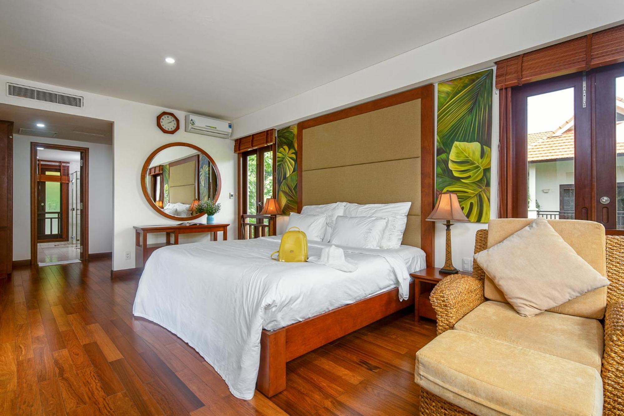 Outstanding In Beach Villa Da Nang